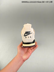 AIR JORDAN 4